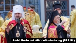 Прихожани ЦПУ відзначатимуть Різдво 25 грудня, а не 7 січня. Водночас перехід не стосуватиметься Великодня і деяких інших свят, зокрема Трійці.