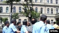 Şəhər meriyası qarşısında icazəsiz aksiya - 26 may 2006