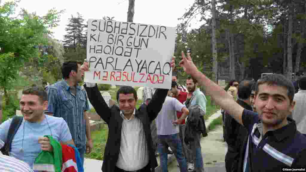 Ankarada M.Ə.Rəsulzadənin qəbri önündə - 28 May 2011, tələbələrin göndərdikləri şəkillər 