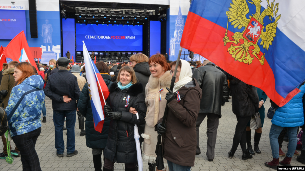 Попри пандемію, в Криму дозволили провести концерти 8 і 18 березня. Російська влада стверджує, що в Криму &laquo;втомилися від пандемії&raquo; коронавірусу і все частіше ігнорують заходи індивідуального захисту. Людей без масок, за їхніми словами, можна зустріти в торгових центрах і громадському транспорті, хоча режим підвищеної готовності на півострові продовжує діяти, а статистика захворюваності хоч і знизилася, але поки не стабільна